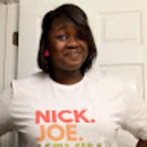 Meet your Posher, Monique